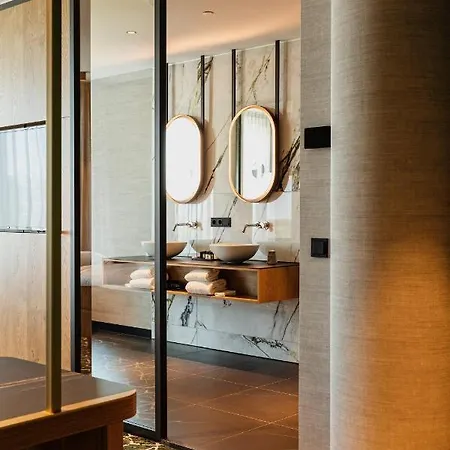 Hotel Der Valk 4*